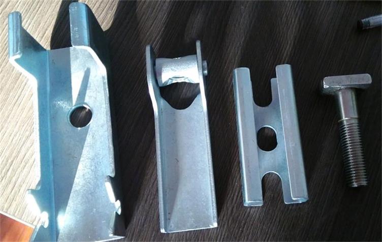 防溢裙板夹持器   导料槽夹持器  山东向上金品夹持器