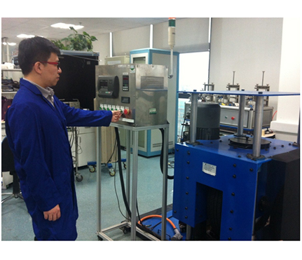 充电桩插头模拟碾压试验装置