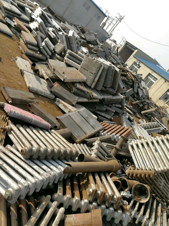 沈阳暖气片回收专业回收各种老式暖气片新式暖气片