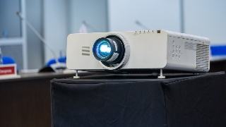 峰米售后电话 峰米投影仪维修网点 北京峰米投影布开机 红屏 暗屏